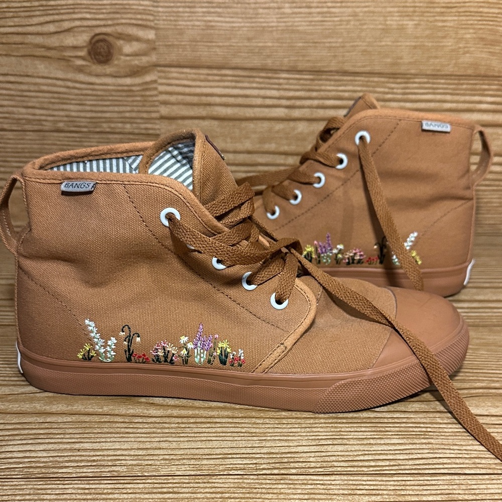 BANGS Sahara Sand Floral Embroidered High Top Women US 8